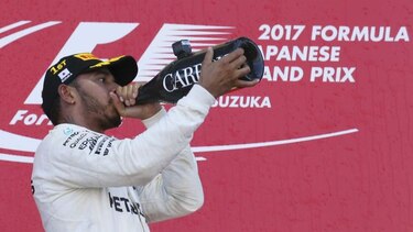 Lewis Hamilton gana en Japón