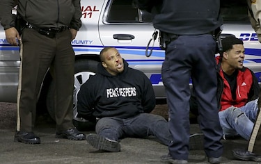 Un policía mata a un afroamericano en una localidad cercana a Ferguson, Estados Unidos