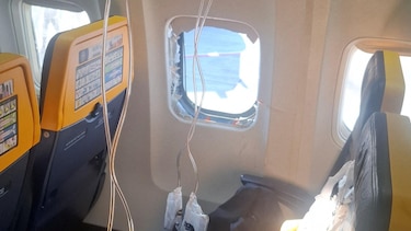 ‘Si morimos, morimos juntos’: habla la esposa del hombre que estuvo a punto de ser succionado por la ventanilla de un avión