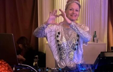 La DJ de 81 años que pone a bailar a las mayores en Suecia