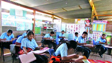 En precaria condición se imparten clases