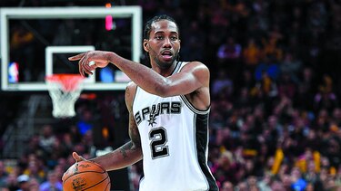 Leonard brilla con 41; Spurs vencen