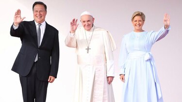 Los vestidos de Lorena Castillo de Varela en sus encuentros con el papa