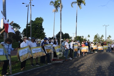 Alcalde Fábrega se queda sin fincas para el mercado del marisco
