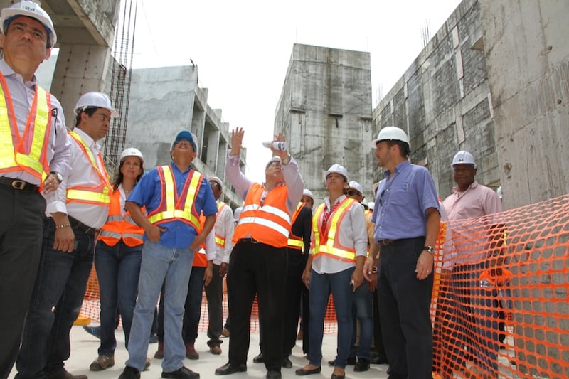 El 11 de mayo de 2015, un equipo de inspectores de la Contraloría recorrió la construcción del nuevo Hospital Manuel Amador Guerrero, en Colón, a verificar el estado actual del proyecto, que tiene varios meses de estar detenido. Foto divulgado por la Contraloría