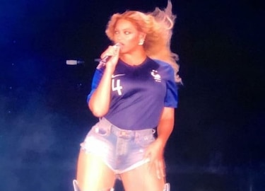 Beyoncé y Jay-Z lucieron camisetas de los Bleus