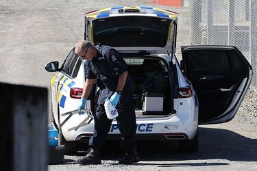 Muere por un disparo de la policía el padre que se fugó con sus tres hijos a un bosque de Nueva Zelanda y estuvo prófugo durante casi 4 años