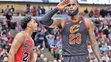 LeBron se encargó de los Bulls con 33 puntos y un triple doble
