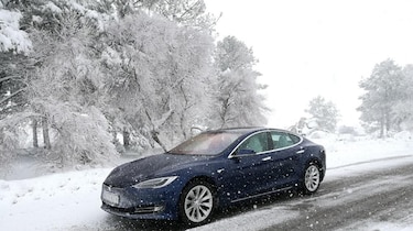 Tesla llama a revisión 123 mil autos por problema en la dirección asistida