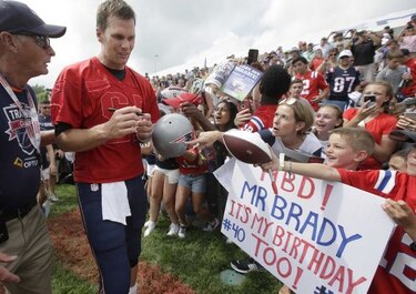 Tom Brady celebra su cumpleaños 40 en las prácticas