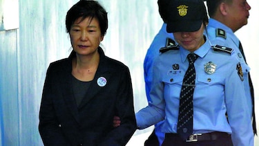Piden 30 años de prisión para Park Geun-hye