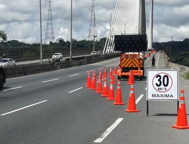 Lento recorrido hacia el puente Centenario