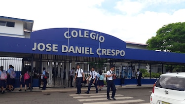 En medio de necesidades, el colegio José Daniel Crespo celebra 76 años
