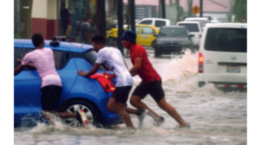 Advierten sobre lluvias y oleajes por frente frío