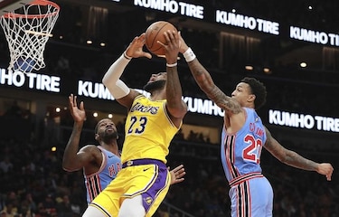 Hawks opacan a LeBron; Horford brilla en Filadelfia