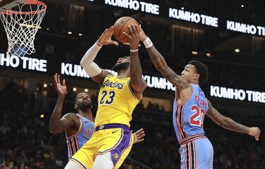 Hawks opacan a LeBron; Horford brilla en Filadelfia