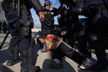 Toque de queda en el centro de Los Ángeles por protestas contra redadas migratorias