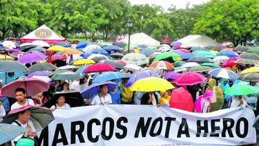 Protestan contra sepelio de exdictador
