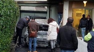 Incendian carros del presidente de un club de fútbol italiano,  dejará el puesto