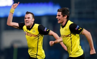 Dortmund avanza a octavos gracias a un agónico gol