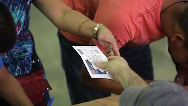 Exigir un promedio mínimo para recibir la beca universal no viola la Constitución