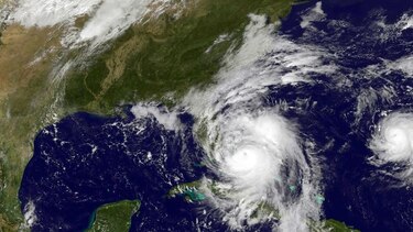 Tormenta Nicole se fortalece y alcanza categoría de huracán