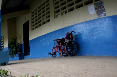 Solo 35% de las  escuelas tiene accesos para sillas de ruedas, según estudio del Ciedu