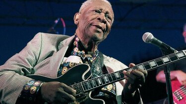 Guitarrista B.B. King vuelve a su casa tras breve hospitalización