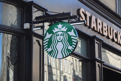 Starbucks cerrará 250 cafeterías en Estados Unidos y reducirá 900 empleos 