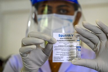 Bolivia analiza combinar distintas vacunas anticovid ante la demora de Sputnik