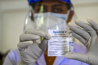 Bolivia analiza combinar distintas vacunas anticovid ante la demora de Sputnik