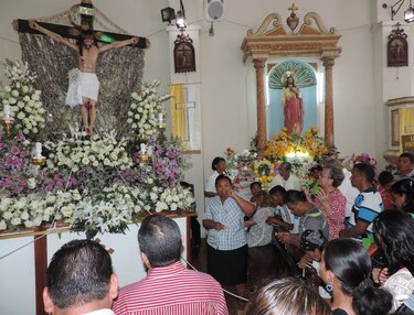 Cientos rinden honor al Cristo de Esquipulas