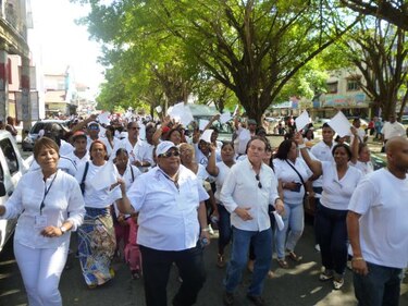 Marchan por la paz en Colón