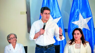 Hernández promete reelegirse solo una vez