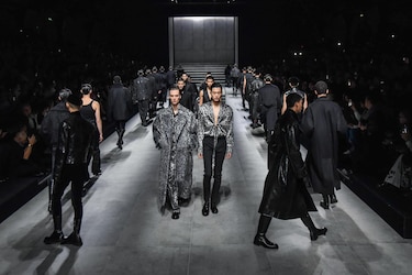 Las faldas de Fendi y el negro de Dolce&Gabbana, apuestas para el hombre de Milán