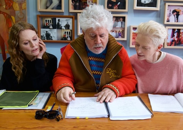 Swinton y Moore serán protagonistas del primer largometraje en inglés de Almodóvar