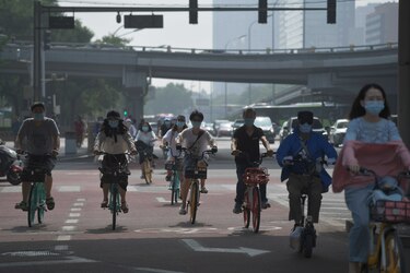 China autoriza una vacuna contra el coronavirus en el ejército