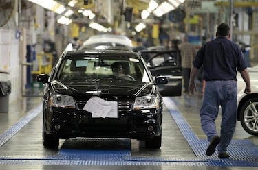 Chrysler llama a revisión casi 800 mil vehículos por defecto en arranque