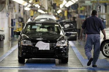 Chrysler llama a revisión casi 800 mil vehículos por defecto en arranque