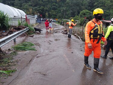 Desbordamiento de quebrada pone en alerta a varias comunidades en Tierras Altas