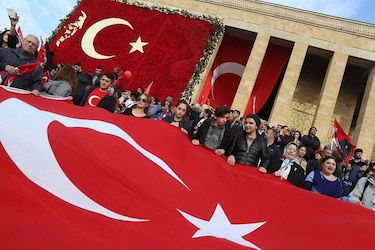 Alrededor de 10 mil funcionarios despedidos en Turquía tras el golpe fallido
