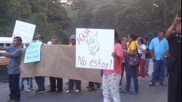 Moradores de Vista Bella de Arraiján protestan por la falta de agua