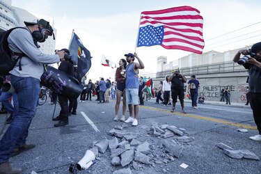 Más de 80 detenidos en protestas contra Trump en Los Ángeles, Denver, Portland y Dallas