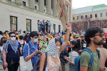 Estudiantes en Estados Unidos mantienen su desafío en protestas contra la guerra en Gaza