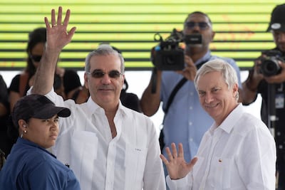 El presidente electo de Chile recorre el muro que construye República Dominicana en la frontera con Haití