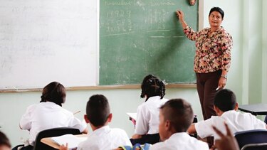 Informe de Unesco aboga por la educación a alumnos migrantes