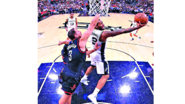San Antonio, con ventaja