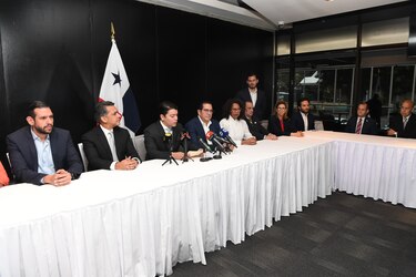 La convergencia del descontento: tres frentes y el fuego cruzado que enfrenta Mulino