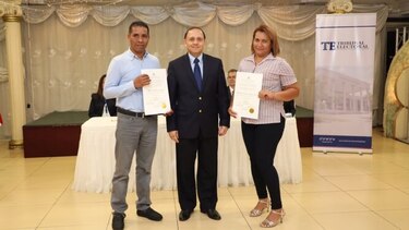 Tribunal Electoral entrega credenciales a representantes de Coclé y Panamá Oeste