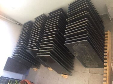 Encuentran decenas de paneles solares y baterías hurtados; las autoridades buscan al dueño